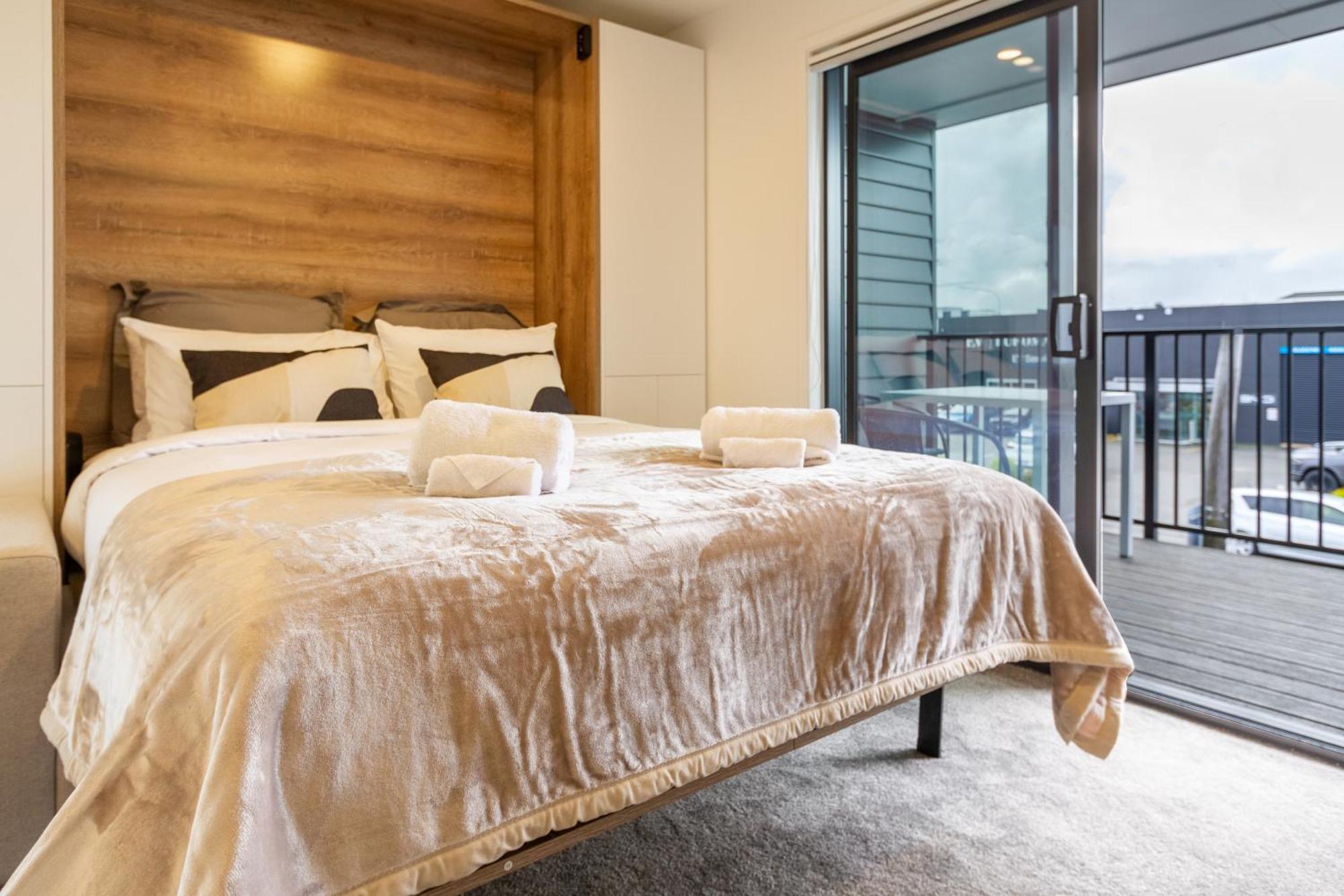 Luxurious Studio Prime Location City Centre クライストチャーチ エクステリア 写真